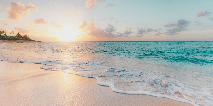 Chaweng Beach is one of the scenic places to visit in Thailand for first-timers.