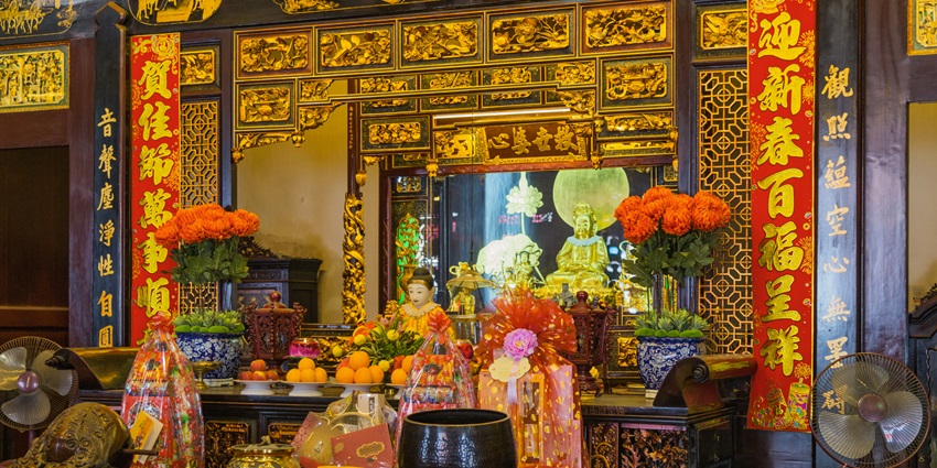 Cheng Hoon Teng Temple, the oldest functioning temple in Malaysia, is close to Dutch Fort.