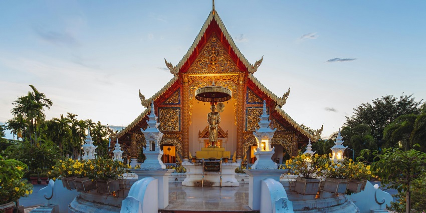 One of the best places to visit in Thailand for couples is Chiang Mai with its temples.