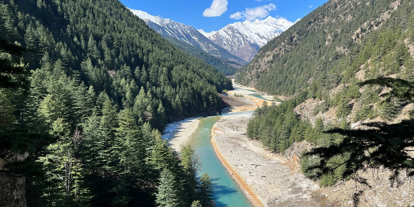 Picturesque view of a valley in Chitkul, one of the places to visit in Kinnaur for nature lovers