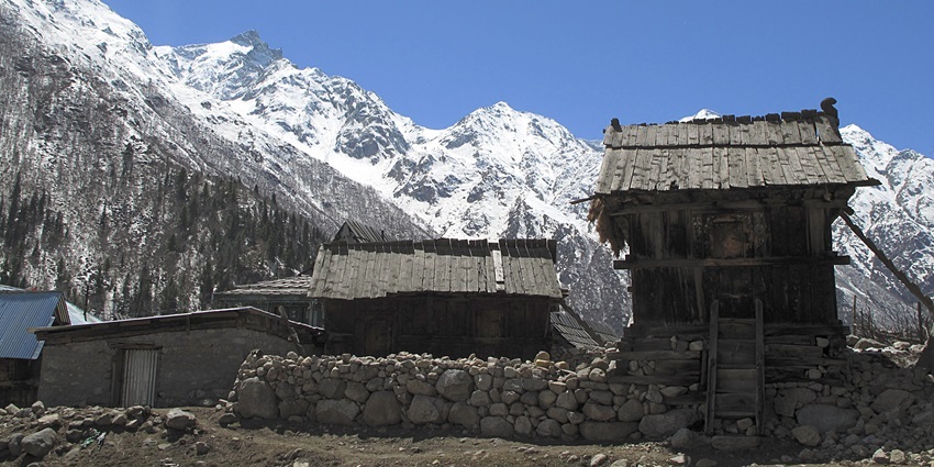 Snow covered housed in Chitkul