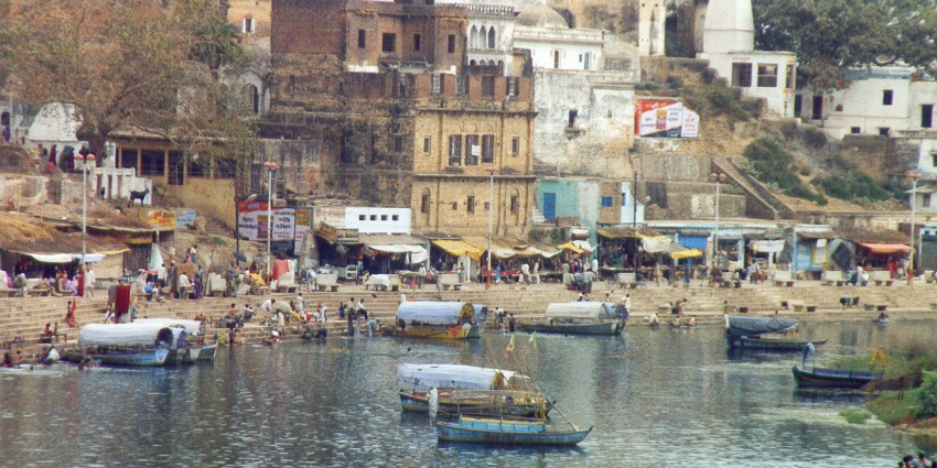 Chitrakoot is a hidden gem in Madhya Pradesh and is known as the “Hill of Many Wonders’