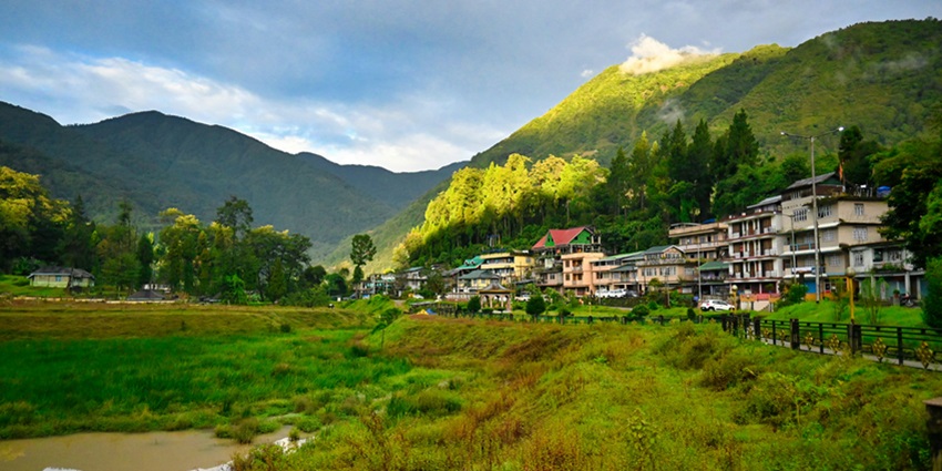 Head to the Chopta Valley, which is one of the famous places to visit in Lachung.