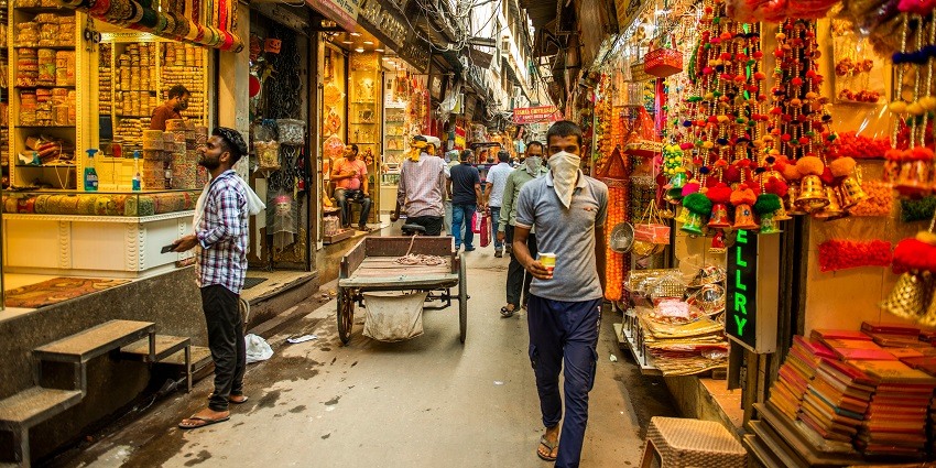 Chor Bazaar in Jama Masjid area is one of the places for a Chandni Chowk trip