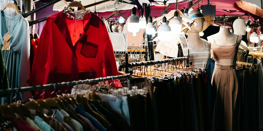 Get some amazing clothing, electronics, home essentials, etc. from the City Square Mall