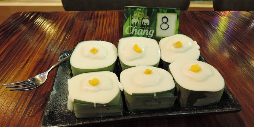 A plate of coconut pudding, one of the famous street food in Andaman for dessert lovers.