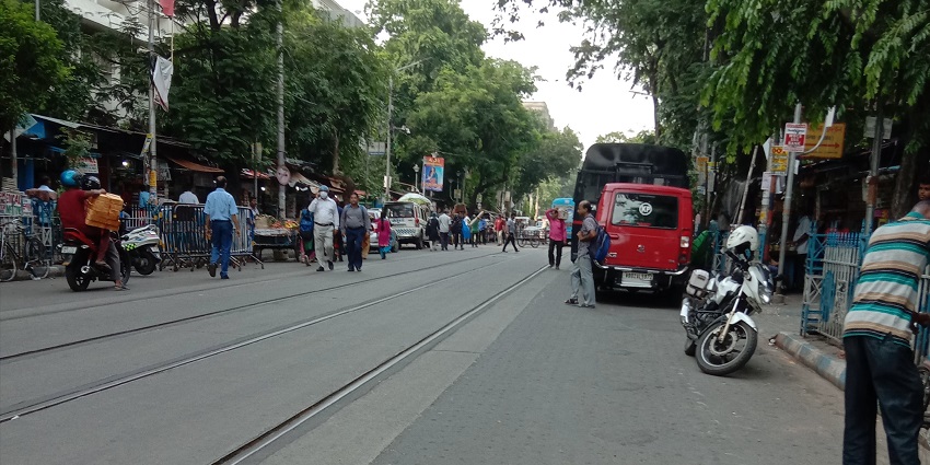 College Street is one of the best places for street shopping in Kolkata for book lovers.