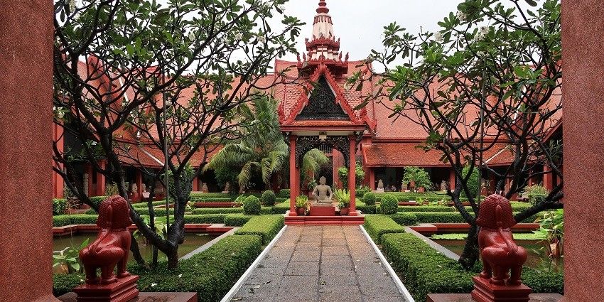 One can visit the Courtyard Garden and have a look at the serene surroundings.