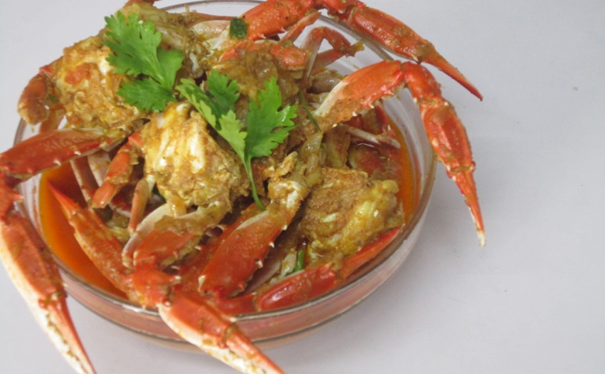 Crab masala fry is a mouth-watering street food in Andaman for every seafood lover.