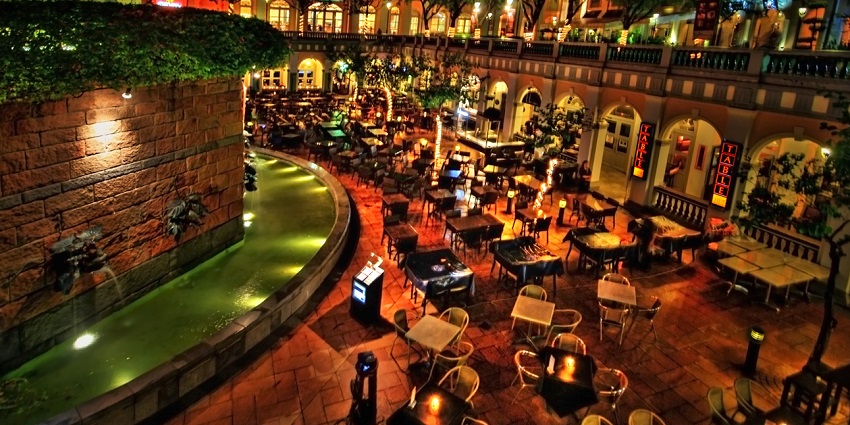 One of the best places to experience Clarke Quay Singapore Nightlife