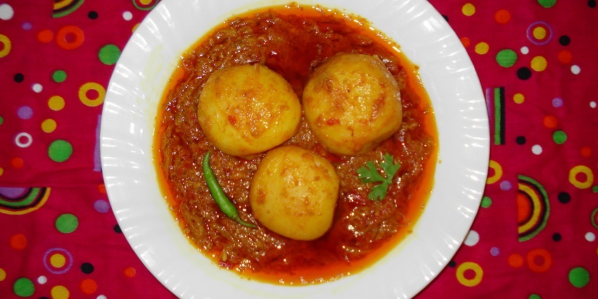 Eat the best cuisines in Jammu and Kashmir at Crescent Lake View Restaurant.