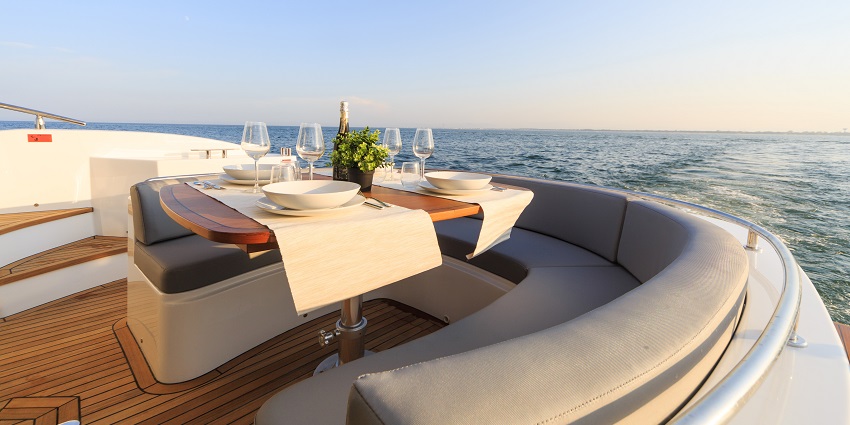Cruise along the mesmerising coastline of Bali while enjoying a dinner with your partner