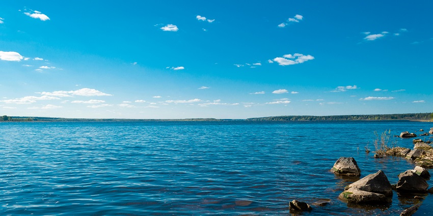Damdama Lake is a picturesque lake in the state of Haryana, perfect for relaxation.