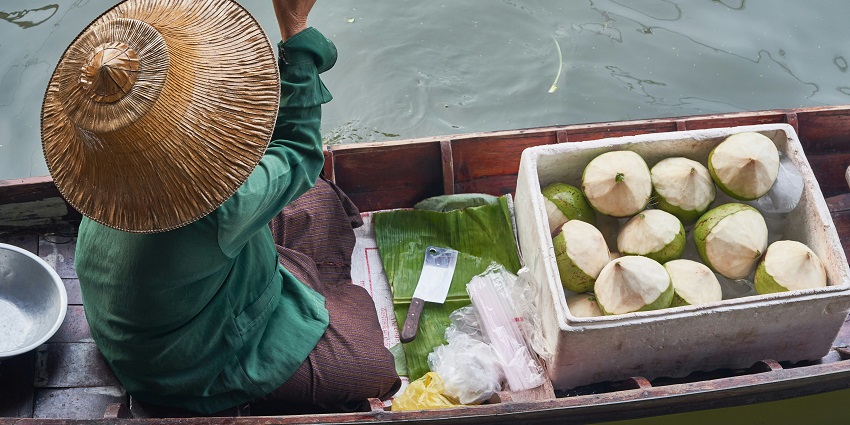 Visiting Damnoen Saduak Floating Market is one of the best things to do in Bangkok.