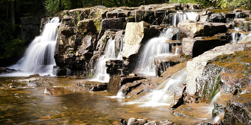 Dassam Falls, near Ranchi, is one of the most well-known attractions in the region.