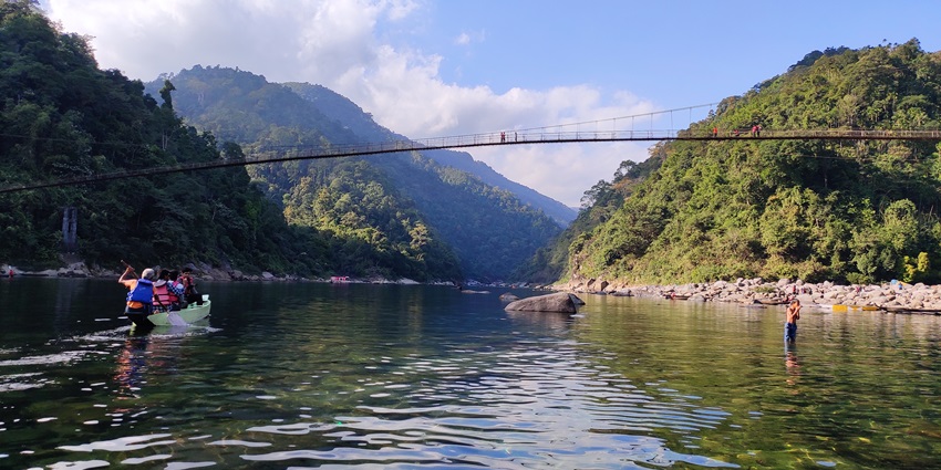 Dawki River and Umngot River is one of the best places to visit in Meghalaya in December.