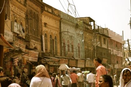 An image showing people on the street during daytime amidst the scorching heat.