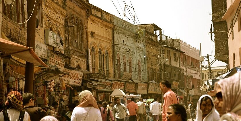 An image showing people on the street during daytime amidst the scorching heat.