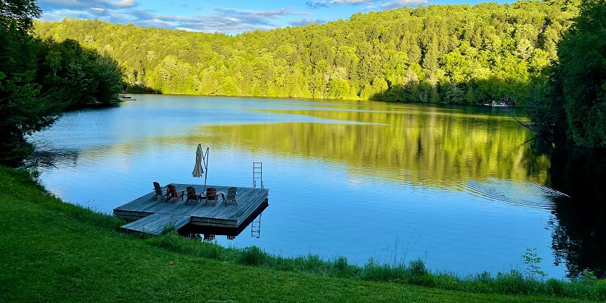 Dedduwa Lake is one of the best places to visit in Bentota for relaxation and a picnic.