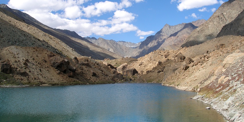 Captivating view of a beautiful lake amidst rocky mountains, located in Himachal Pradesh.