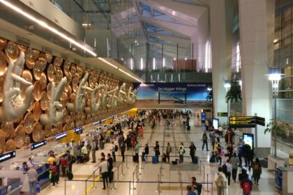 Beautiful sculpture inside of the Delhi airport—Thinngs to do in Delhi Airport