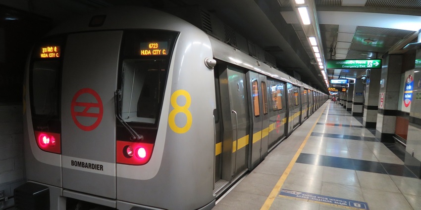 Beautiful image of the delhi metro rail line coming on the platform of the metro station