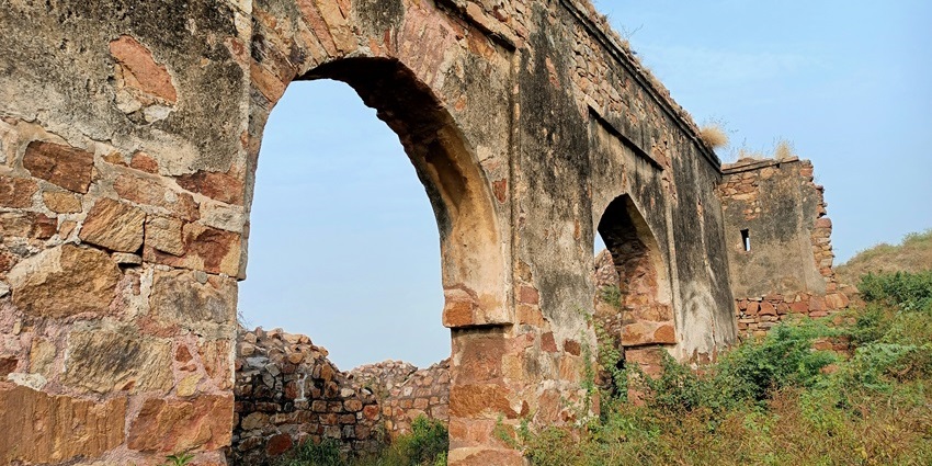 Deoparbat Ruins are an exciting spot offering a glimpse into region’s rich history.