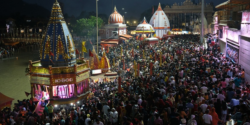 Offering prayers among the lord is one of the best things to do in Aranmula Temple.