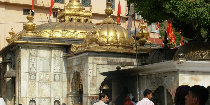 This temple is renowned for its Navratri rituals and  festivities that pilgrims engage in