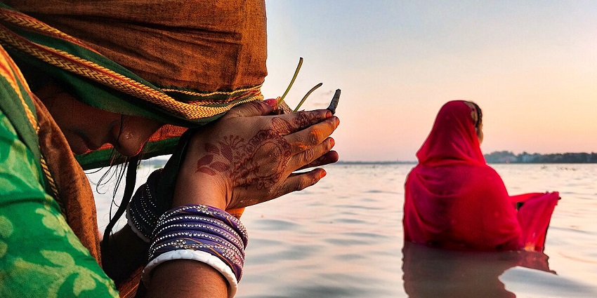 After offering prayers at Rajarajeshwara Temple, you can take a dip in the holy pond.