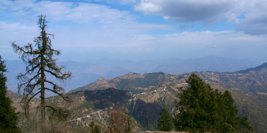Mountain ranges of Dhanaulti, one of the places to visit near Delhi in February