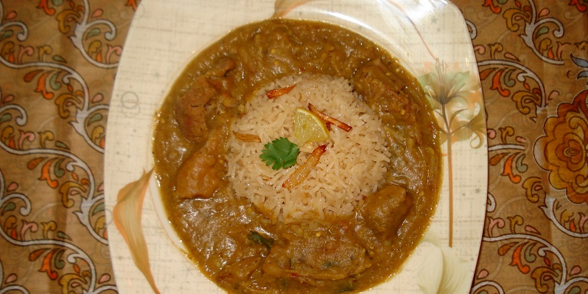 Dhansak is a widely eaten snack and one of the best food in Daman that’s a must-try.