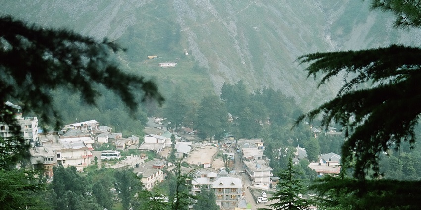 Dharamkot is a tiny but spectacular village with numerous options for street-shopping and food hopping.