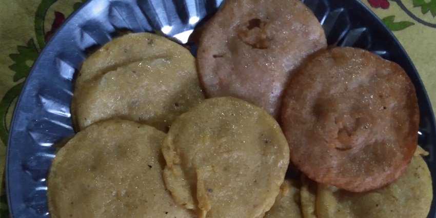Dhuska is a crispy rice flour pancake loved by the locals and tourists alike in the region.