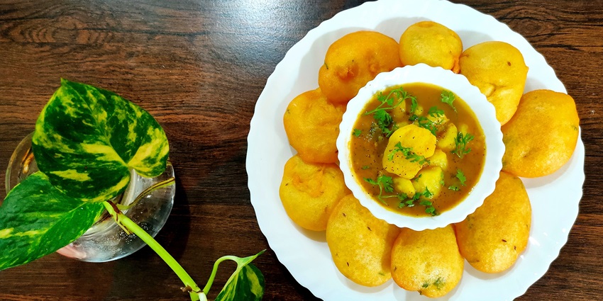 Dhuska is the ideal dish to try for tourist seeking to taste the traditional flavours of the city