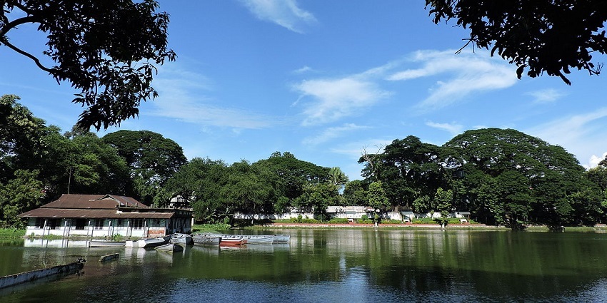 Dighalipukhuri is blessed with some picturesque views along with serene surroundings.