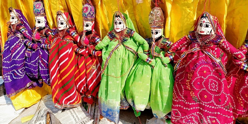 Shop for unique souvenirs at Dilli Haat, as one of the things to do in Delhi for couples.