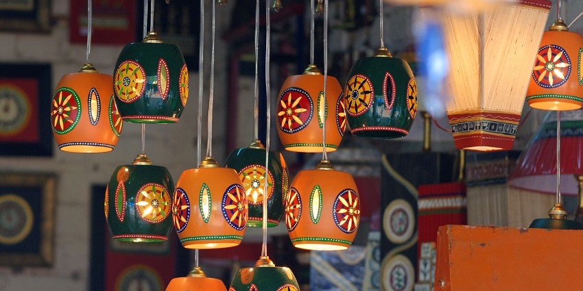 The busy open-air market, Dilli Haat, is a sight to behold with multiple handicraft and fabric stalls