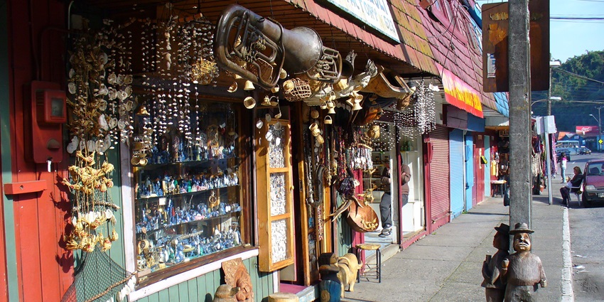 People who are interested in native Naga art will love the Handloom & Handicrafts Emporium in Dimapur.