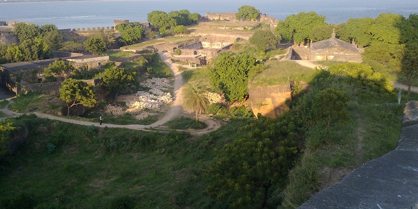 Diu Fort is one of the top places to visit in Diu for history enthusiasts and researchers.