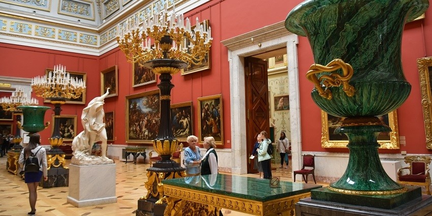 Diu Museum is among the top places to visit in Diu for history enthusiasts and students.