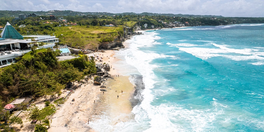 Dreamland is one of the top 5 beaches in Bali with an expansive white sandy shores