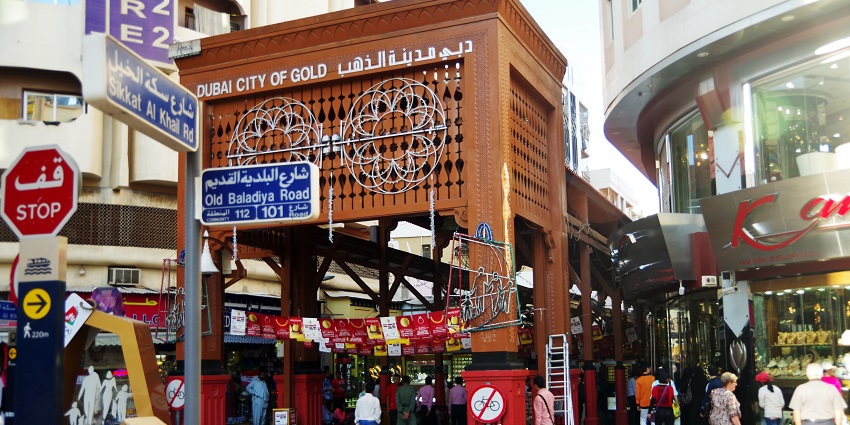 Buy unique jewelleries at the Dubai Gold Souk, one of the famous spots in the city.