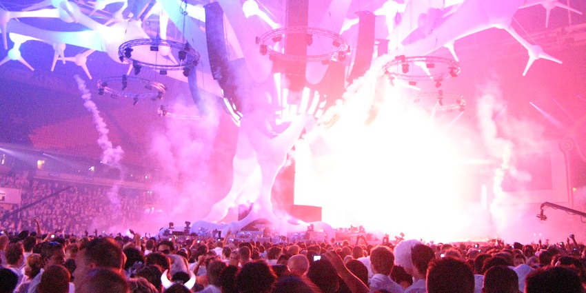 Witness the vibrant Dubai Jazz Festival which is one of the famous Dubai Music Festivals.