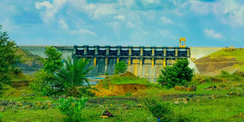 A captivating view of the Madhuban Dam, a very popular tourist attraction in Dudhani.