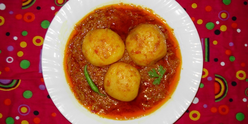 Taste delectable Kashmiri dishes like Dum Aaloo at restaurants near this zoo in Pahalgam