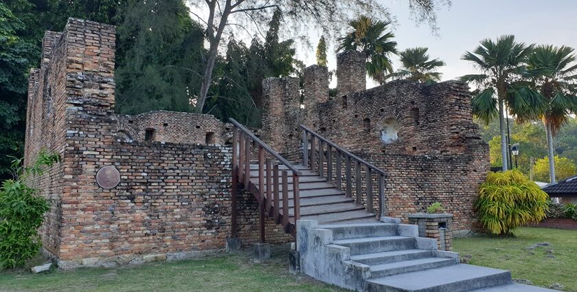 The entrance of Dutch Fort looks as antique as the relics of the ancient colonial era.