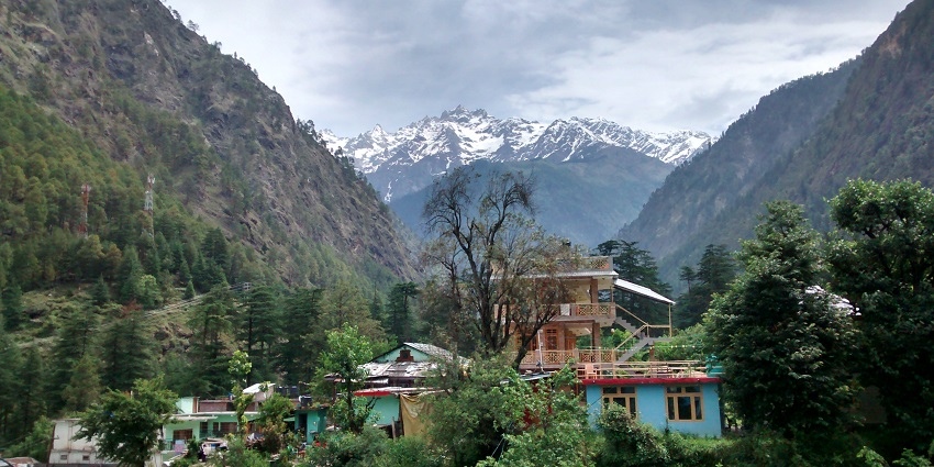 The beautiful snapshot of the snow-laden Himalayan mountain—Kasol New Year party