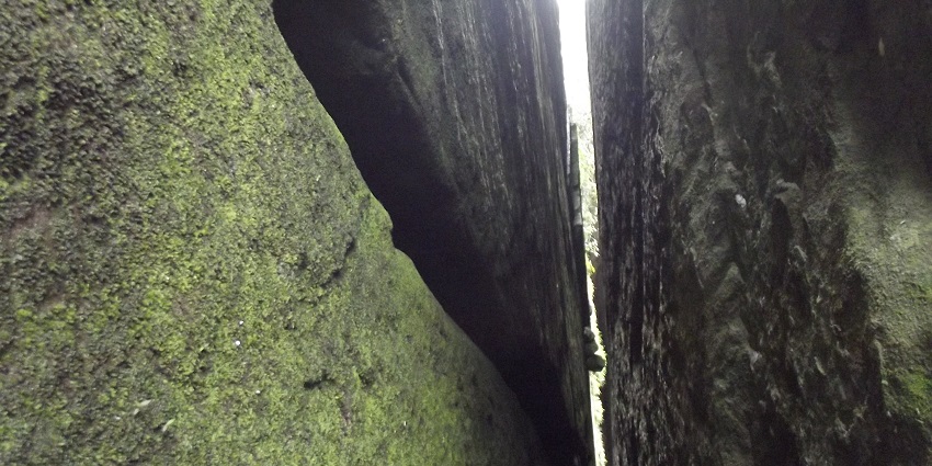 These caves, near Banasuramala Meenmutty Waterfalls have various carvings and prehistoric line drawings.
