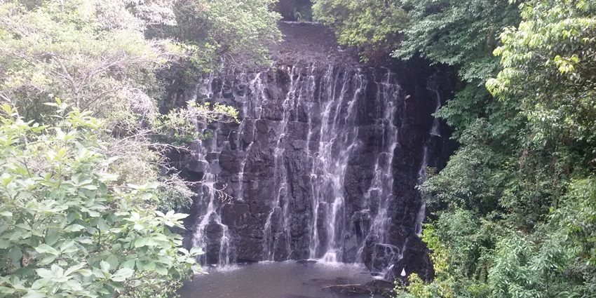 An image of elephant waterfalls that is similar to the one of the Kasaragod waterfalls